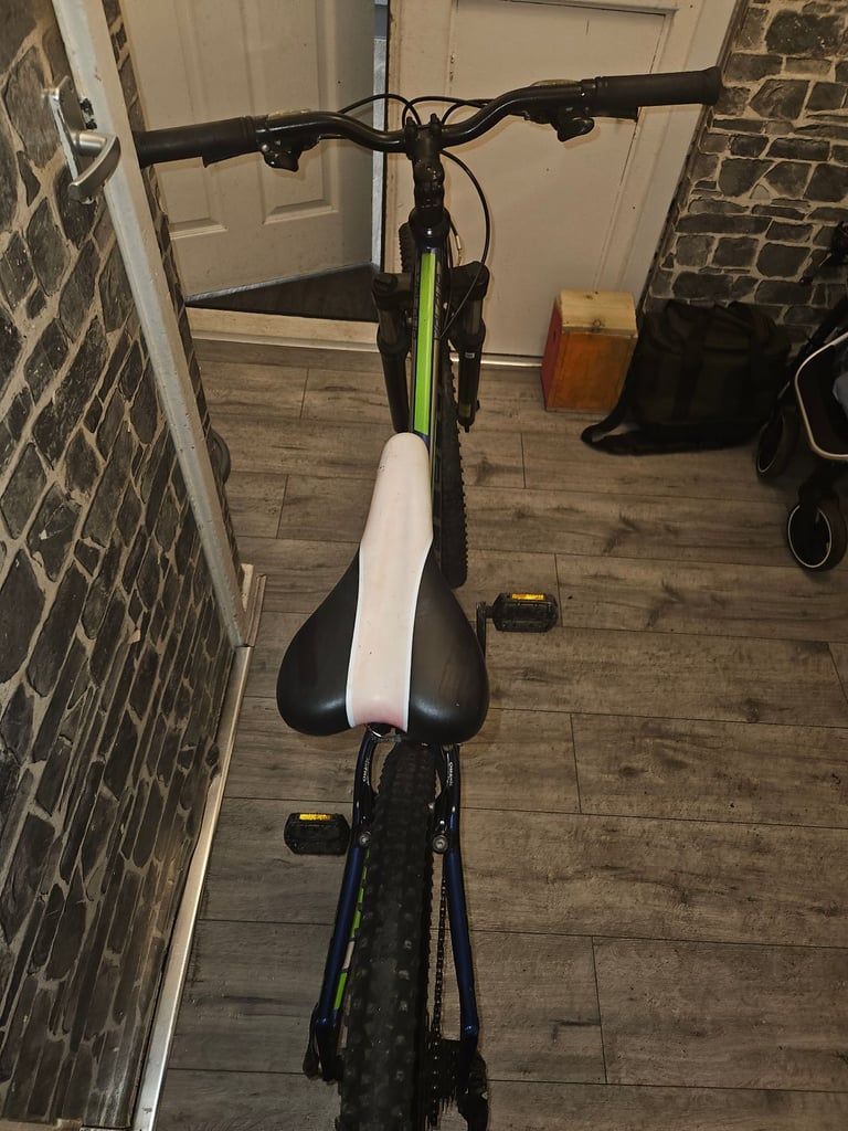 Carrera valour mountain bike