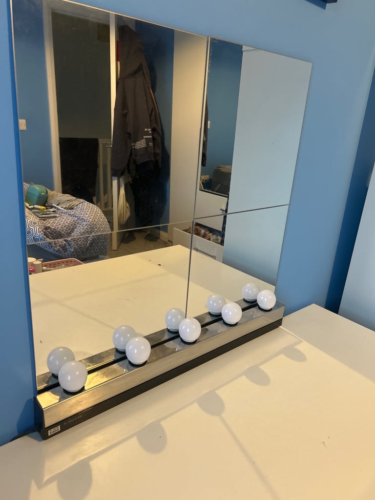 image for Bulb lights and mirror
