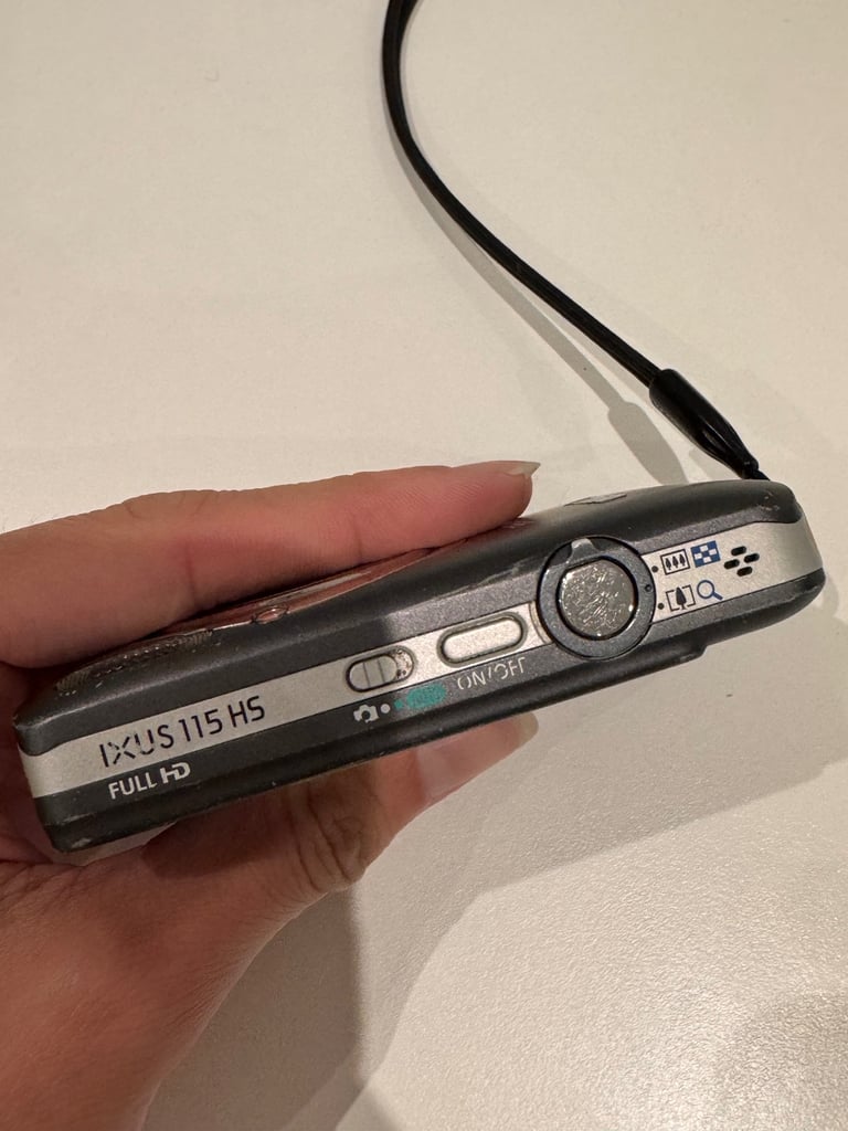 Canon Ixus 115 HS digital camera 