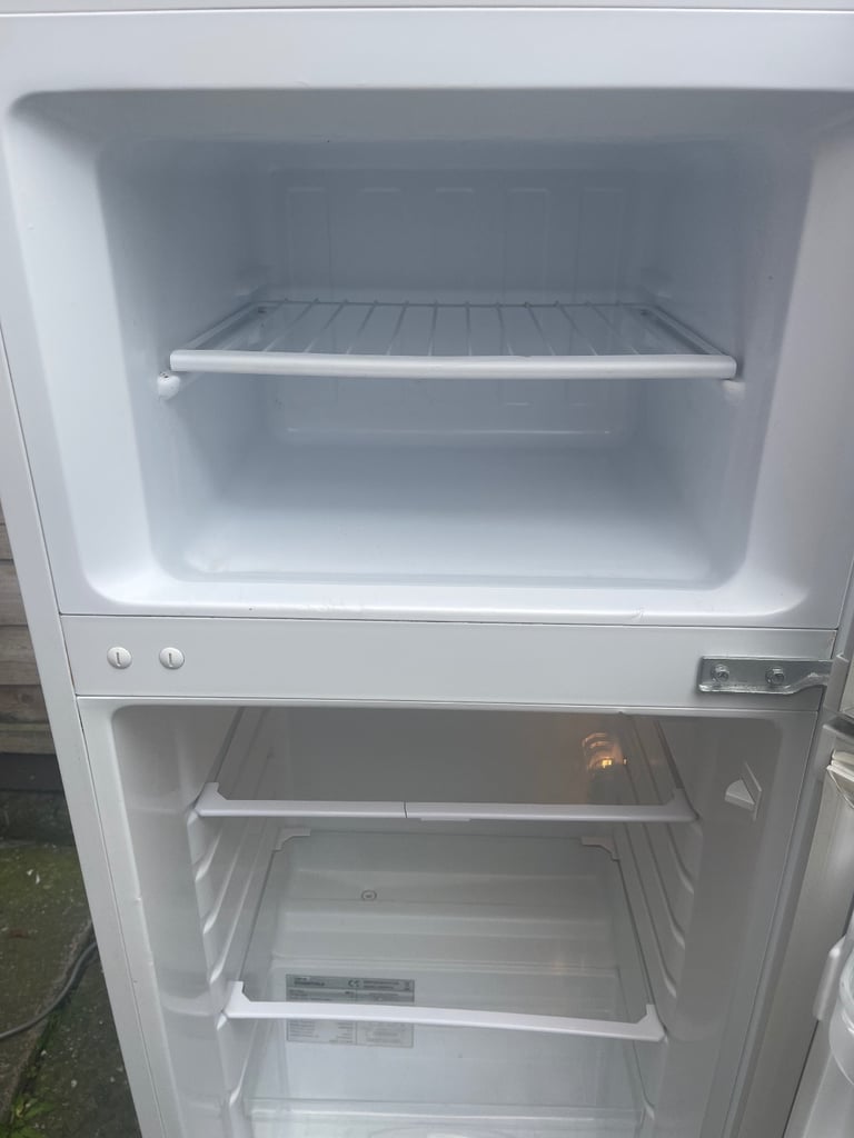 ESSENTIAL FRIDGE FREEZER FREE DELIVERY 🚚 