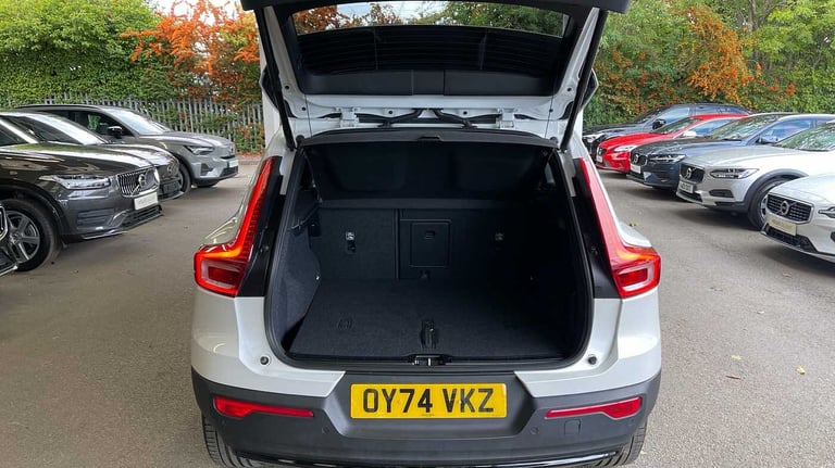 2024 Volvo XC40 2.0 B4P Ultra Dark 5dr Auto SUV Petrol Automatic