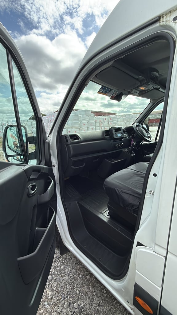 2020 Renault Master LM35dCi 135 Business+ Medium Roof Van PANEL VAN Diesel Manual