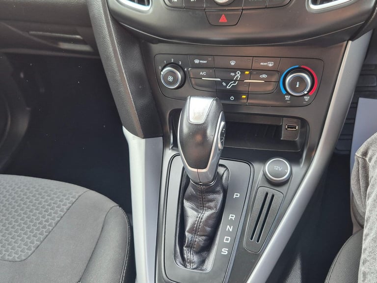 2015 Ford Focus 1.6 Zetec Powershift Euro 6 5dr HATCHBACK Petrol Automatic
