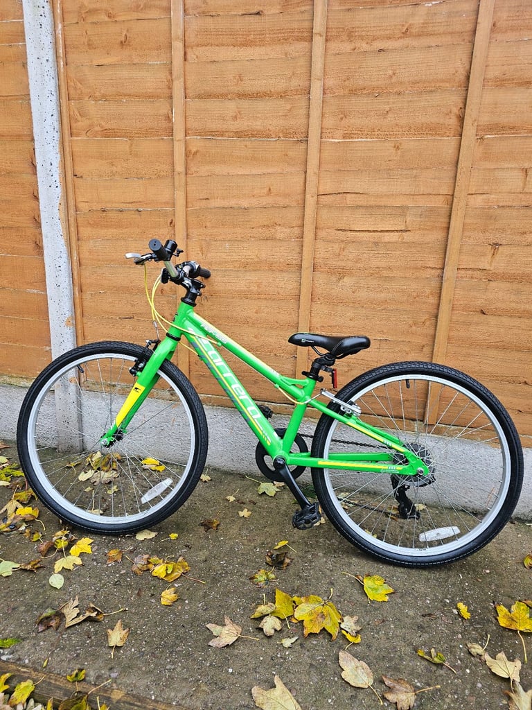 BIKE 24" WHEEL CARRERA LIGHTWEIGHT 6-SPEED HYBRID - Age Range 7-11 Years £128