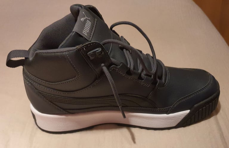 Puma Men's Boots Size 9 Mint Condition (Rarely Available) Navy Upper/Black Sole/White Mid Sole