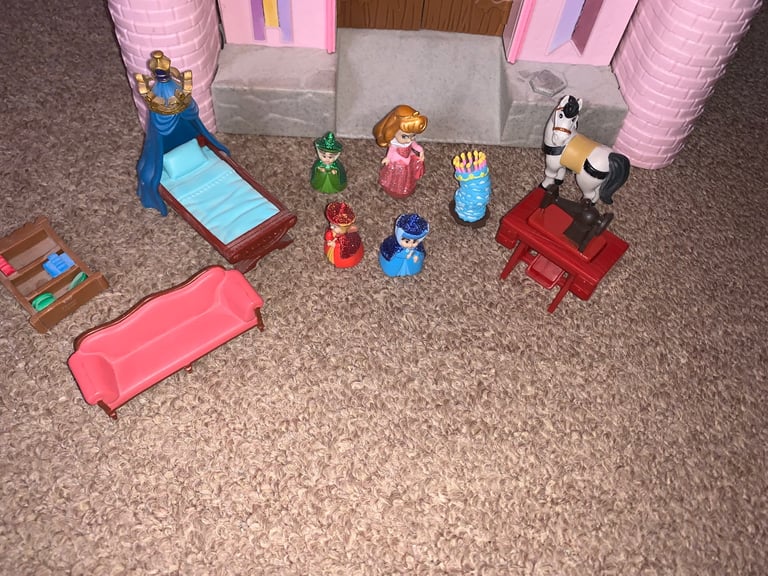 Disney sleeping beauty deluxe animator castle playset