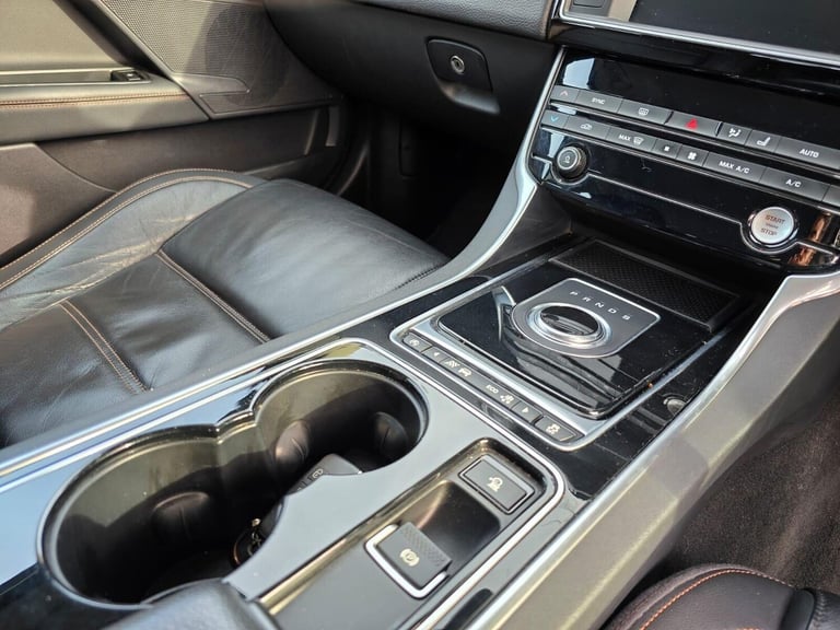 2017 Jaguar XE 2.0d Prestige Auto Euro 6 (s/s) 4dr Saloon Diesel Automatic