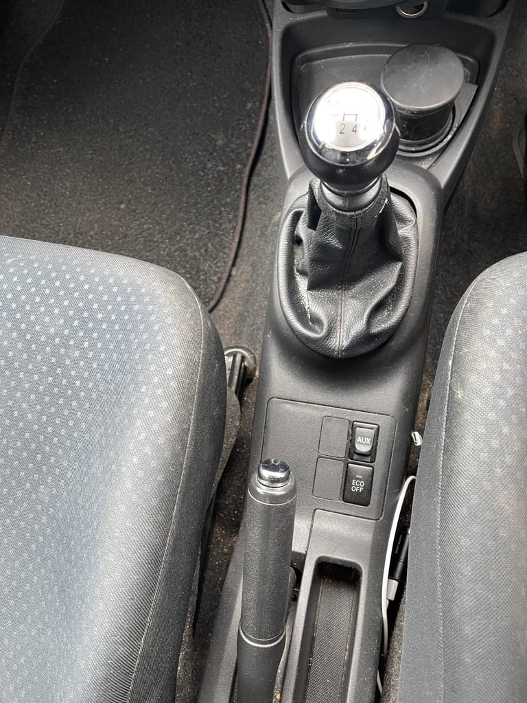 Toyota, YARIS, Hatchback, 2011, Manual, 1329 (cc), 5 doors