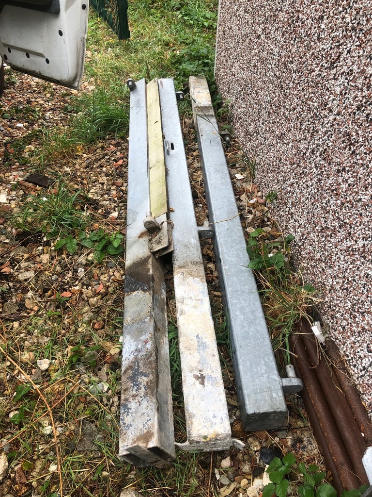 Double yard gates 