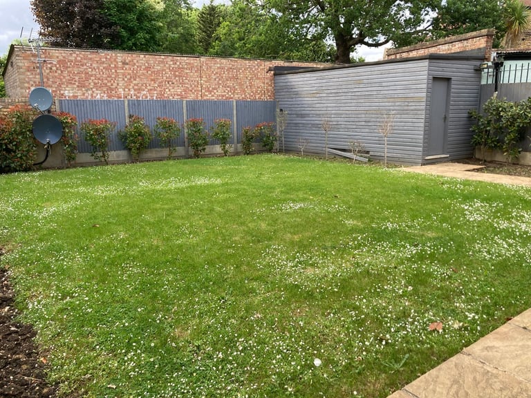 Premium Quality 2 DBed Flat 2 Bath Open Plan Juliet Balcony Shared Garden VeryNearTubeBusShops