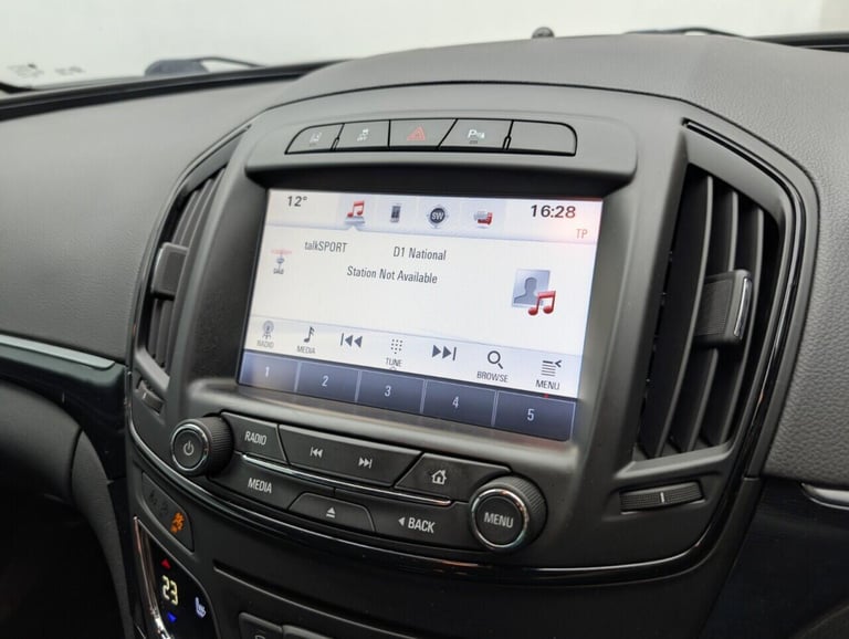 2016 Vauxhall Insignia 2.0 CDTi Elite Nav Hatchback 5dr Diesel Auto Euro 6 (170 ps) - PARKING SEN...