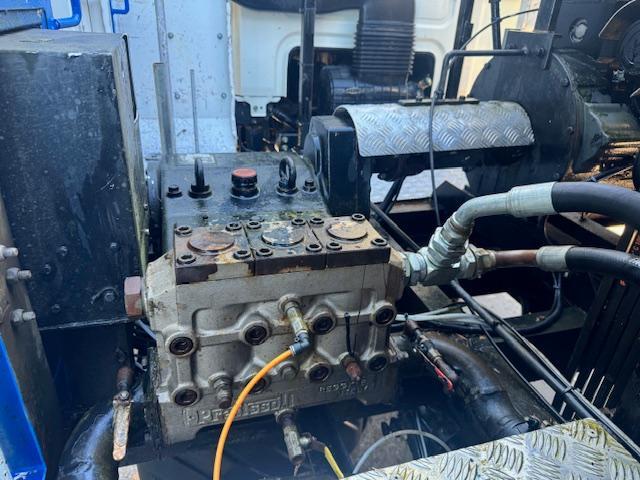 2013 DAF CF 65.220 sleeper Eurovac 1000 deep lift high volume combination tanker