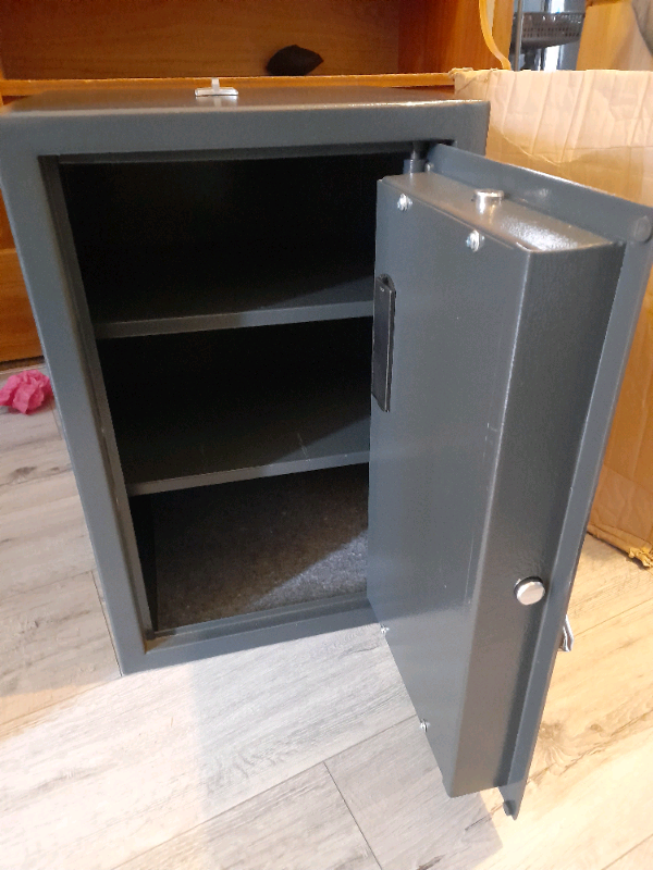 Brand New Safe - Accessories Included