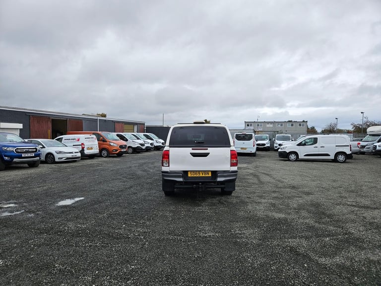 2019 ON A 69 TOYOTA HILUX ACTIVE D-4D 4WD 2.4 150BHP D/CAB PICKUP ULEZ FREE ZONE