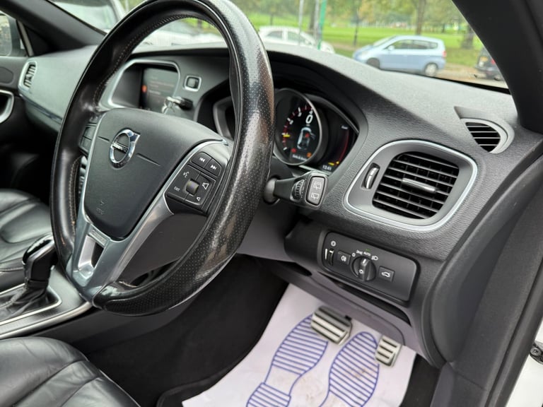 2019 Volvo V40 1.5 T3 R-Design Edition Auto Euro 6 (s/s) 5dr HATCHBACK Petrol Automatic