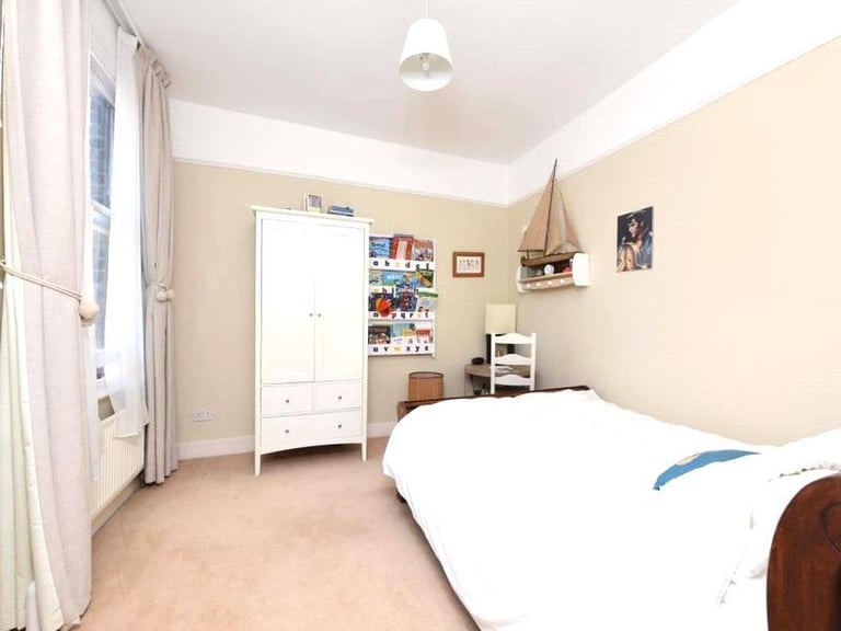 image for 🏠 Bright and spacious room available in Tooting Broadway