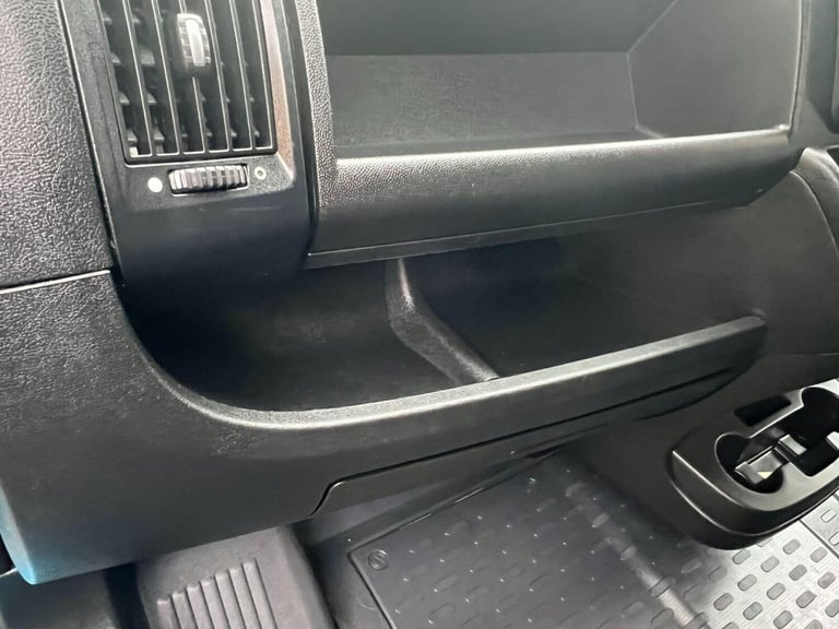 2022 Peugeot Boxer 2.2 BlueHDi 335 S Platform Cab L3 Euro 6 (s/s) 2dr Luton Diesel Manual