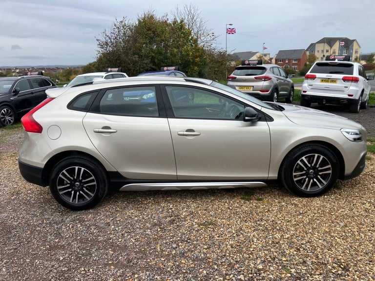 2017 Volvo V40 T3 [152] Cross Country Nav Plus 5dr HATCHBACK PETROL Manual