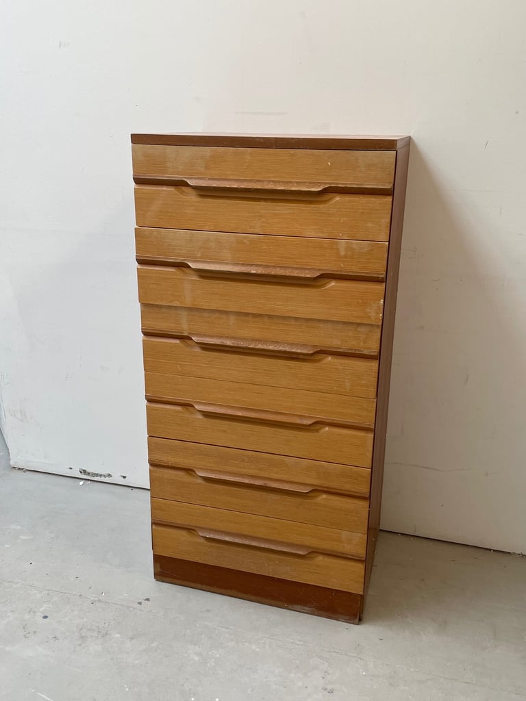 Upright chest of draws 