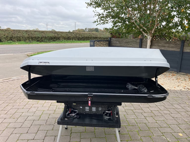 Large Halfords Roof-box