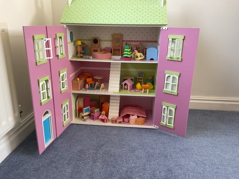 Dolls house from the house emporium with contents beautiful condition can deliver 