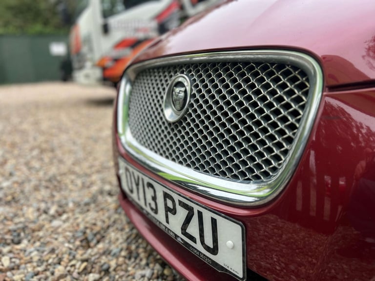 2013 Jaguar XF 2.2 XF Premium Luxury D Auto 4dr Saloon Diesel Automatic