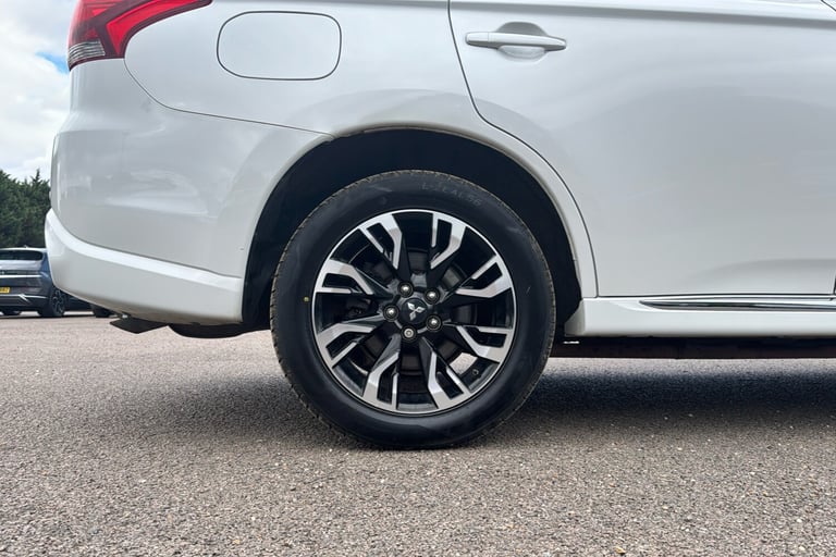  Mitsubishi Outlander PHEV 2.0h 12kwh 4hs Suv 5dr Petrol Plug In Hybrid CVT 4wd