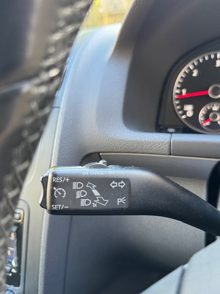 2011 Volkswagen Touran 2.0 TDI SE 5dr DSG MPV Diesel Automatic