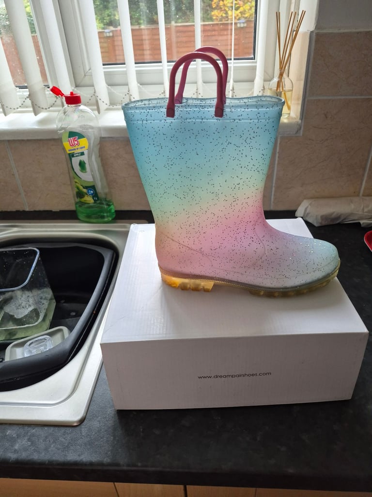 1 pair of ladies wellies 1 childs