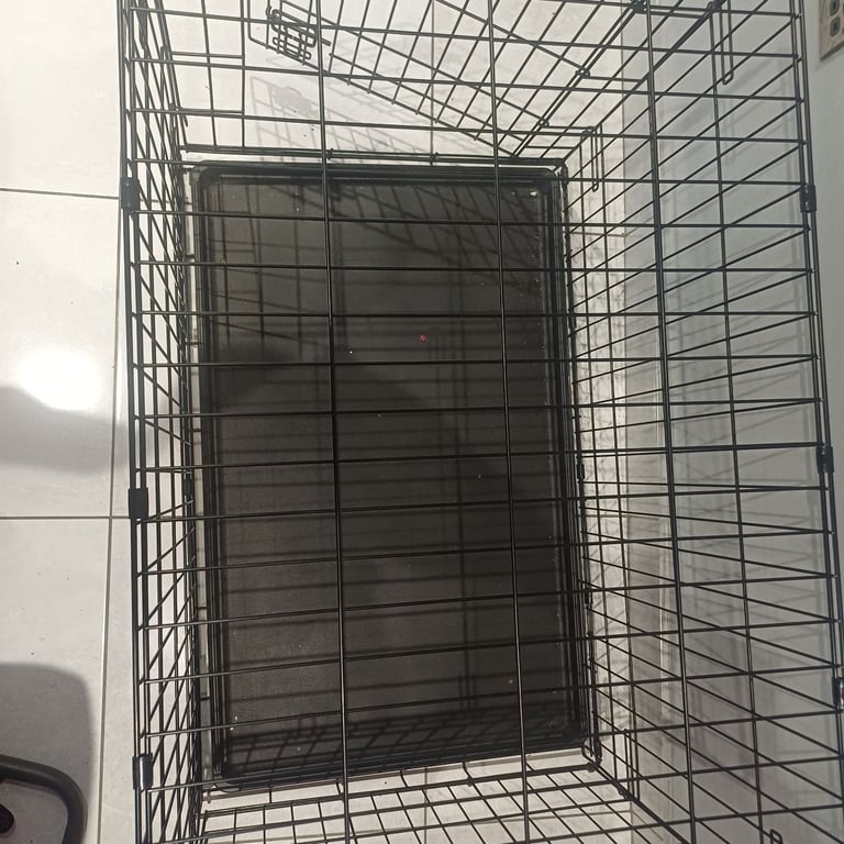 Medium dog crate 