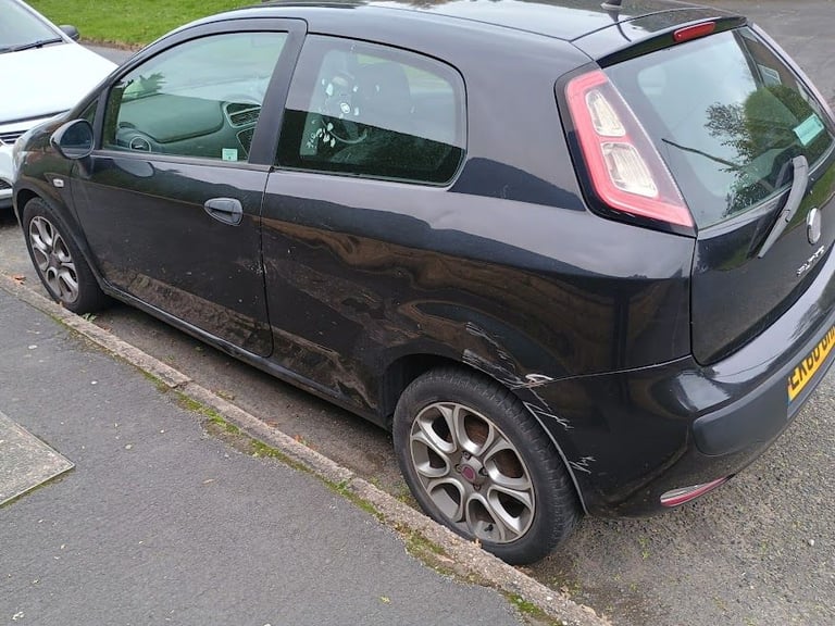 fiat punto 1.4 evo  2010 spares or repair  
