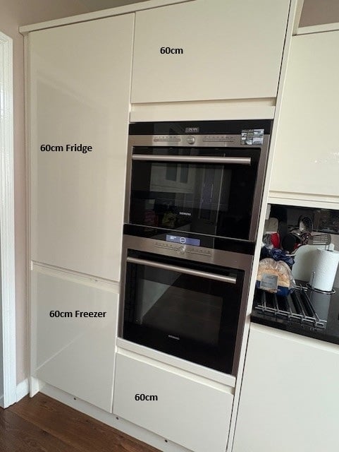 Kitchen Units for Sale Buyer to Collect and Dismantle with Siemens appliances