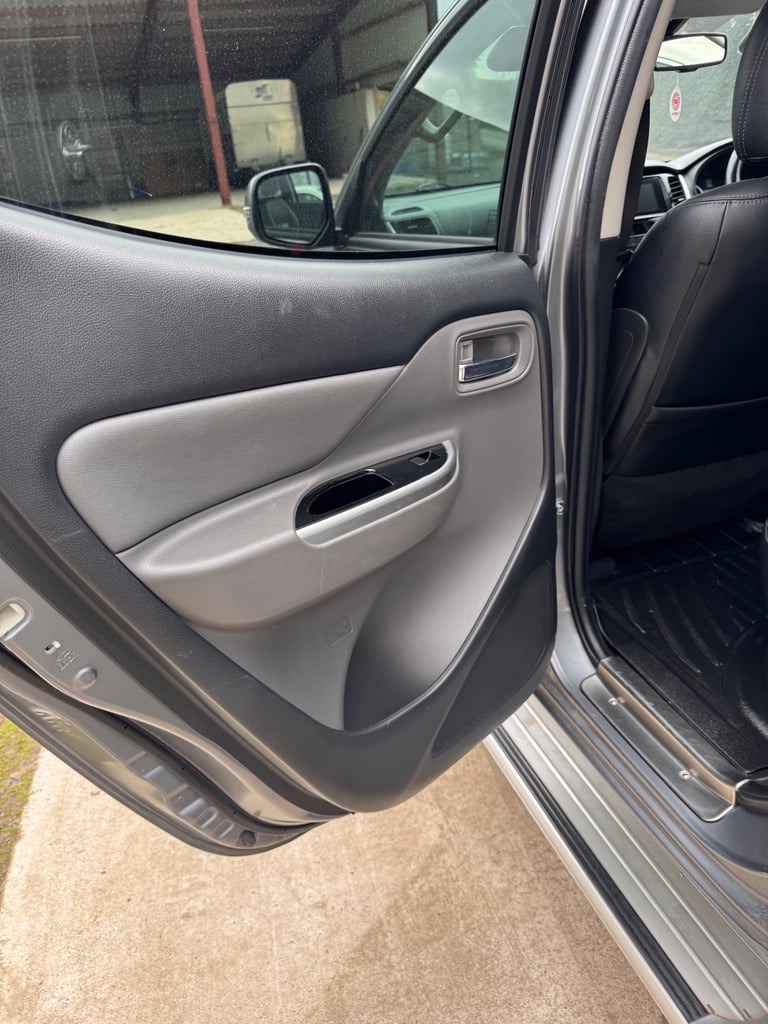 2018 Mitsubishi l200 barbarian full spec