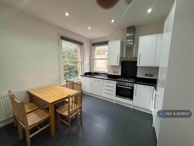 3 bedroom flat in Lyncroft Mansions, London, NW6 (3 bed) (#2639027)