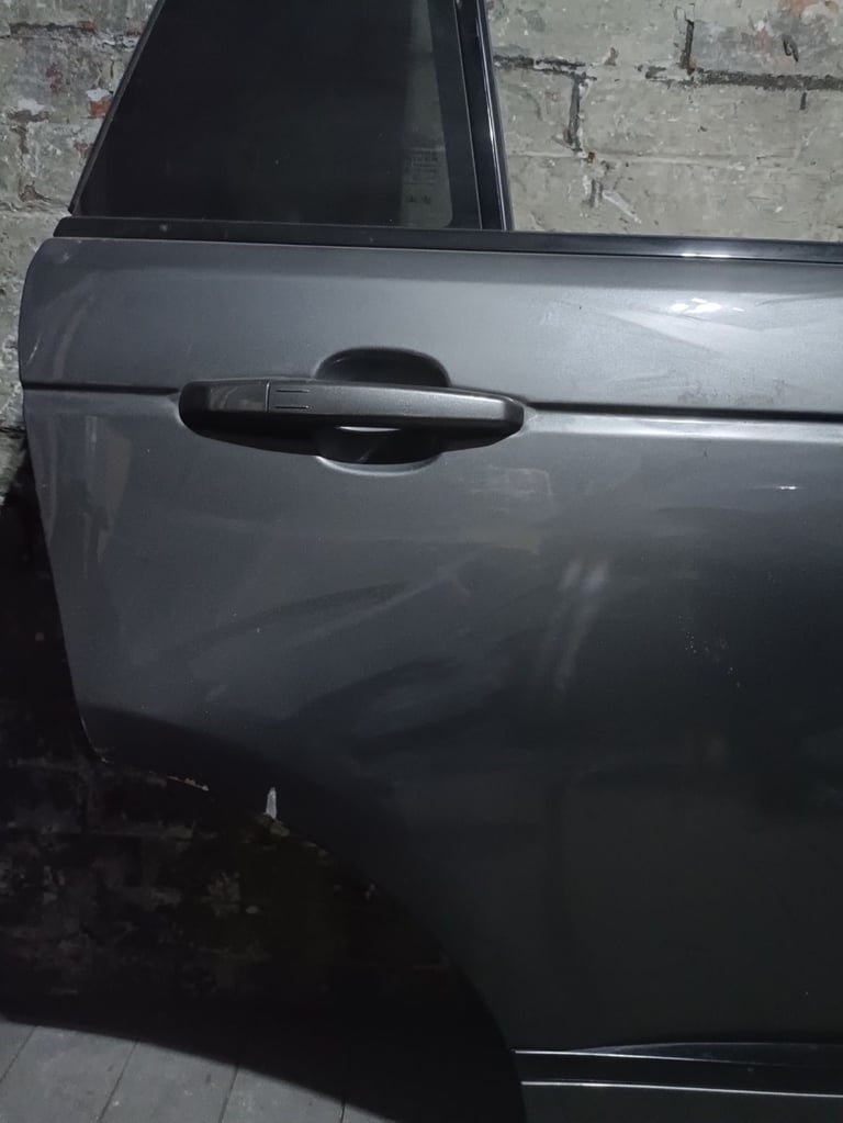 Range Rover Evoque SDV8 2017 Rear Right Door Complete– Trim, Switches, Interior Panel