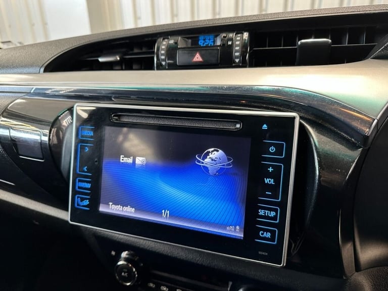 2020 Toyota Hilux 2.4 INVINCIBLE 4WD D-4D DCB 147 BHP DOUBLE CAB PICK-UP Diesel Manual