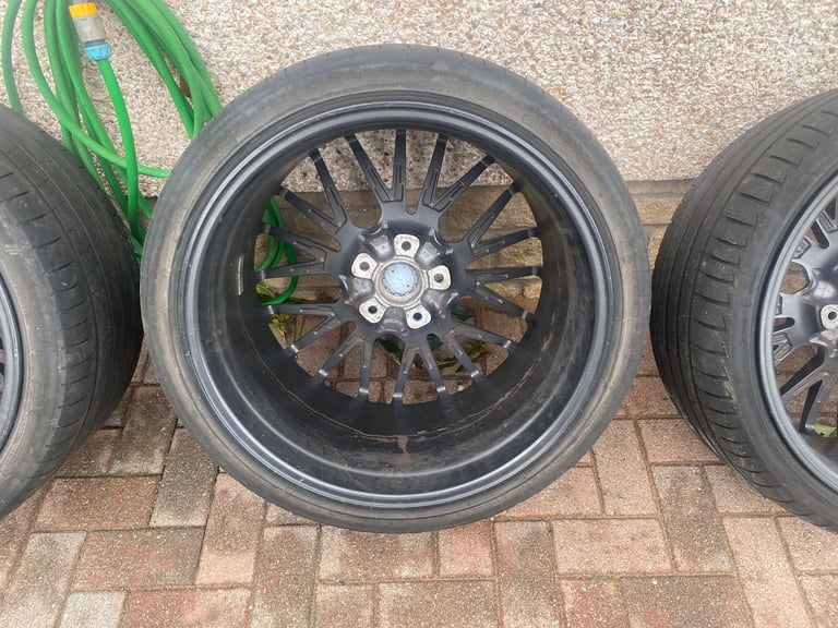21” genuine Porsche alloy wheels with tyres.