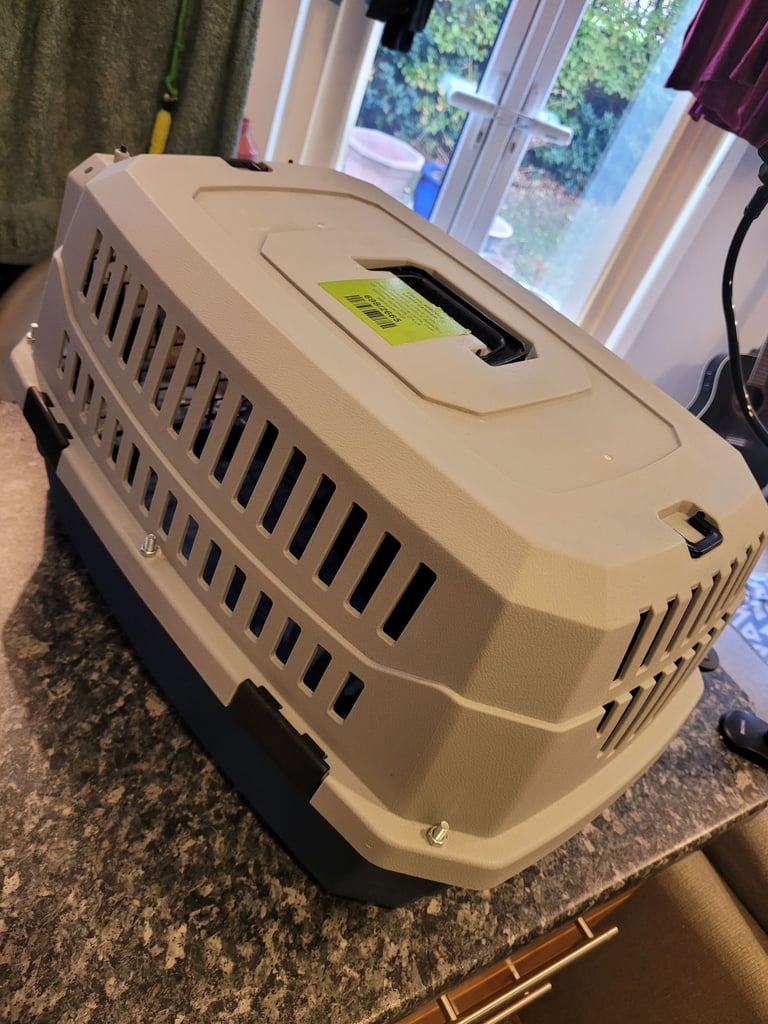 Large pet carrier