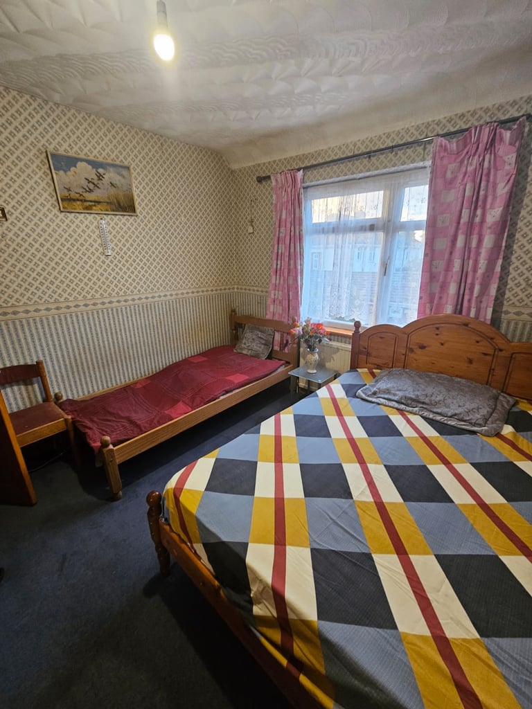 Spacious & Cosy Double Room for Rent in - SL2 5DZ