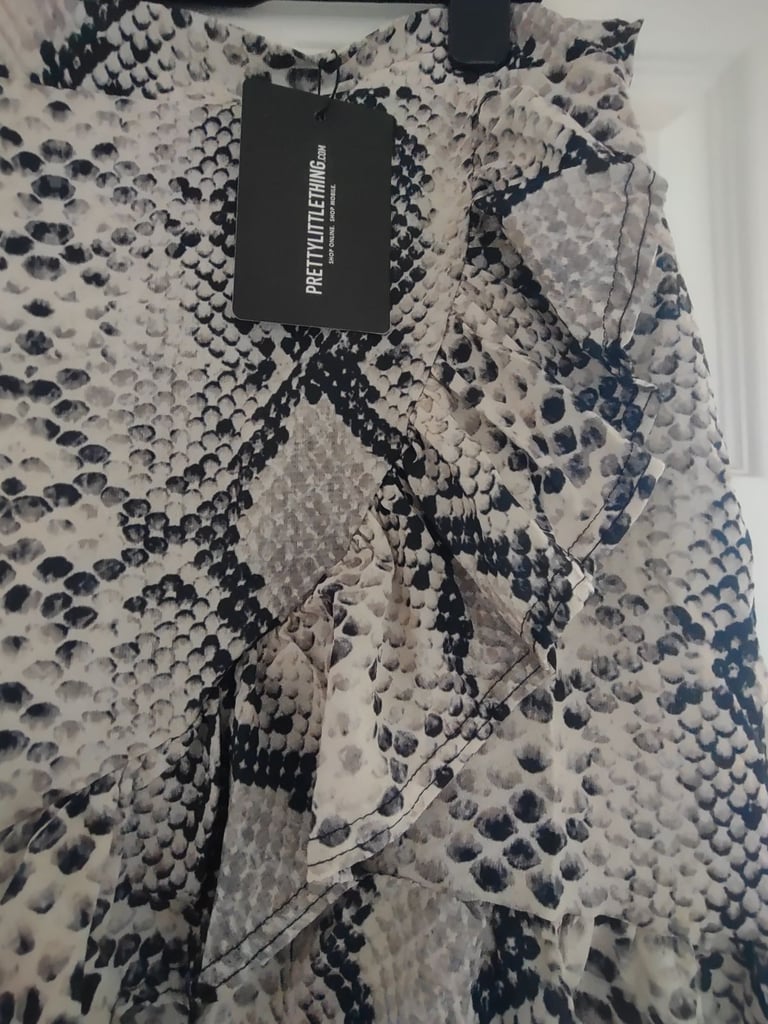 NEW Pretty Little Thing Women Ladies Mini Skirt, Size 14