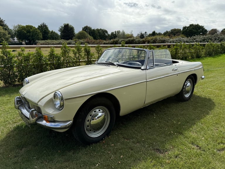 1965 MG MGB Pull Handle Roadster  Convertible PETROL Manual