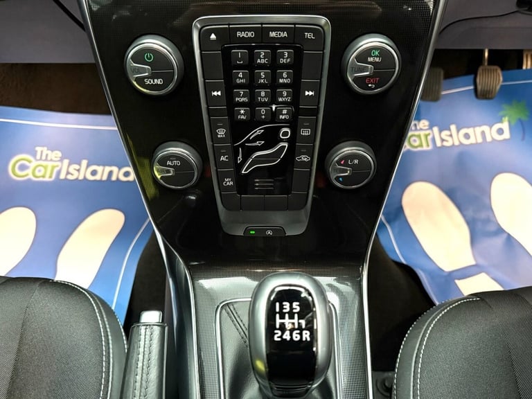 2017 17 VOLVO V40 2.0 T2 MOMENTUM HATCHBACK 5DR PETROL MANUAL EURO 6 (S/S) (122 