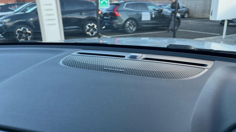 2024 Volvo XC40 Ultra B3 Mild hybrid ESTATE Petrol/Electric Hybrid Automatic