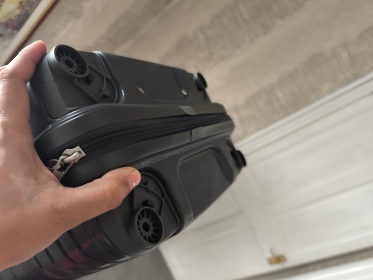 Cabin approved size Ryan air (with removable tyres)