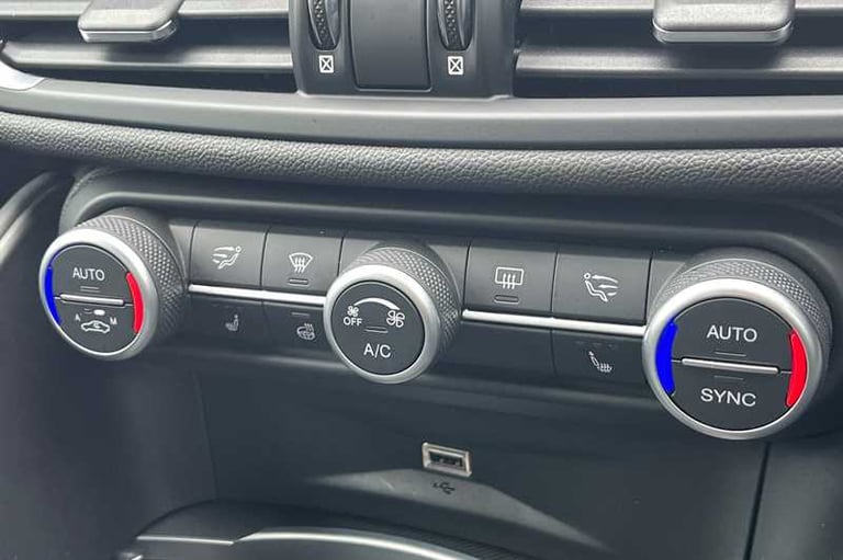 2019 Alfa Romeo Giulia 2.0 TB 280 Veloce 4dr Auto SALOON PETROL Automatic