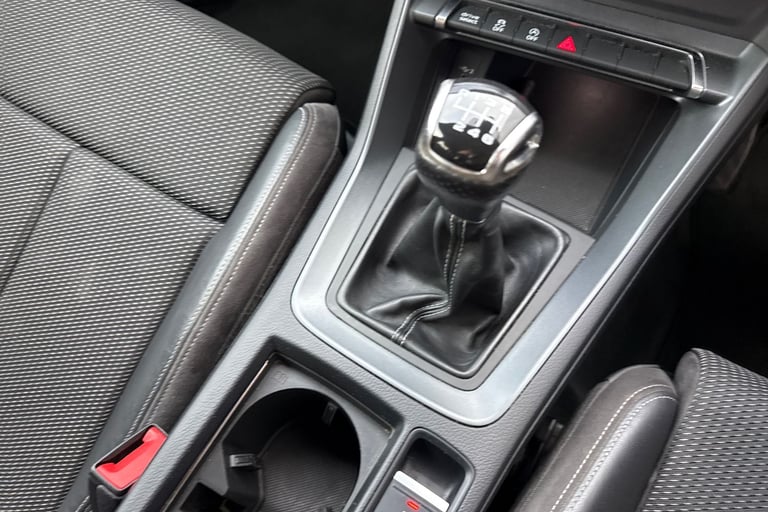 2019 Audi Q3 1.5 TFSI CoD 35 S line Euro 6 (s/s) 5dr SUV PETROL Manual