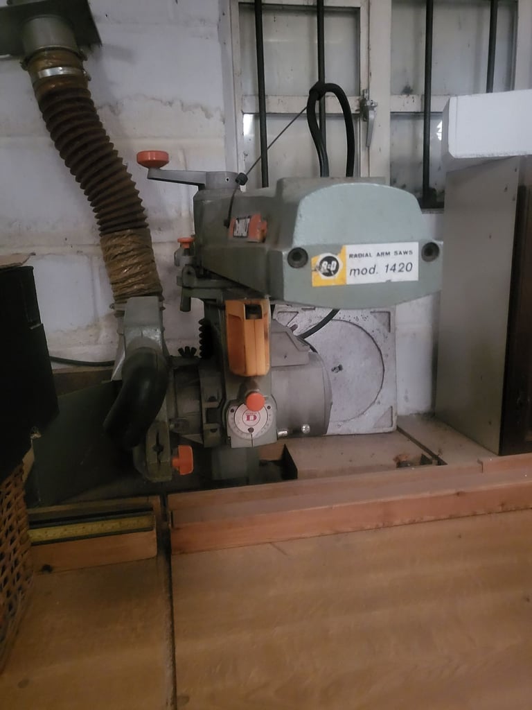 De Walt Radial Arm Saw + Bench - 3 Phase 