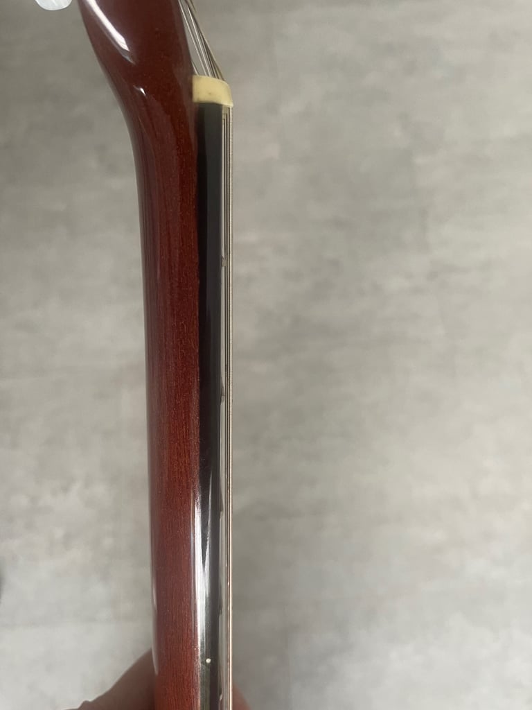 Washburn C104 SCE classical electric acoustic guitar