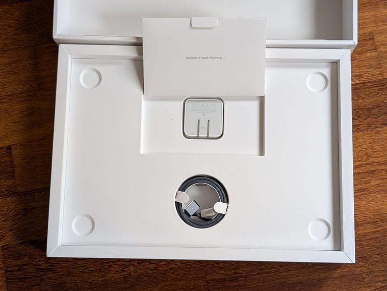 MacBook Air 15-inch M2 16GB RAM 512GB SSD