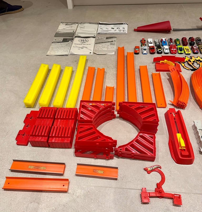 Hot Wheels Set, Track & Cars Bundle 